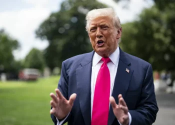 Trump nega conversa com Zelensky para “atingir Moscovo”