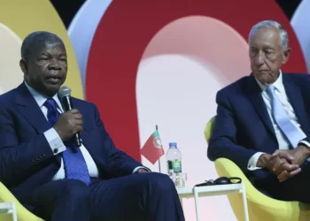 Presidente de Angola garante que apoio financeiro da Europa acaba com imigração de África