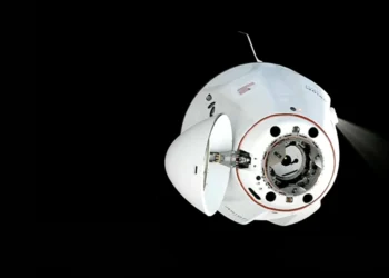 Astronautas da Índia, Polônia e Hungria retornam à Terra após missão privada na ISS