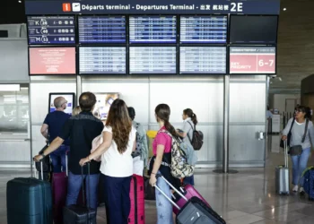 Caos nos aeroportos de França. 40% dos voos para Paris cancelados