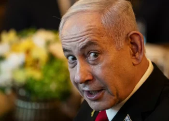 Após quatro dias nos EUA, Netanyahu retorna a Israel sem acordo