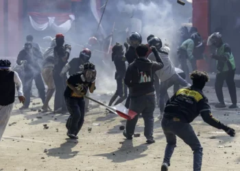 Um manifestante morto e 600 detidos em protestos violentos na Indonésia