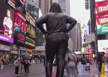 Times Square reabre após alerta de segurança