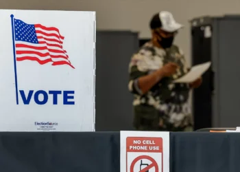 Trump promete acabar com voto por correspondência