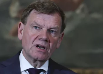 Alemanha alerta: cidadãos devem sair do Irão após novas sanções