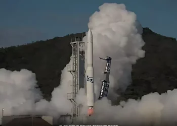 Primeiro foguete australiano cai 14 segundos após lançamento; confira vídeo