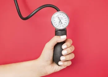 Mulheres morrem mais por hipertensão associada ao álcool, aponta estudo