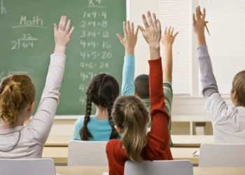 Vale a pena trocar turno de estudo de alunos com dificuldade de atenção? Estudo revela