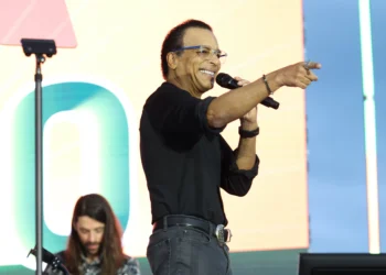 Sucesso dos anos 1990, Jon Secada agradece carinho do Brasil: ‘Uma benção’