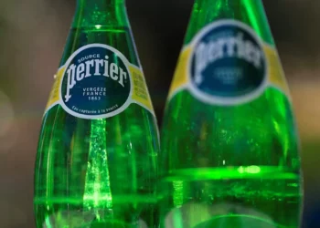 Escândalo Perrier: Governo francês acusado de encobrir filtragem ilegal da água