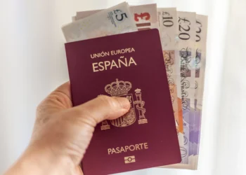 Passaportes escaneados são vendidos na dark web por até US$ 5 mil