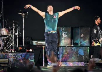 Chris Martin, do Coldplay, desabafa sobre sexualidade em show