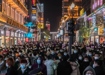 Teorias da conspiração estão a dificultar a prevenção de uma nova pandemia