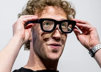 Pessoas sem óculos de IA estarão em desvantagem no futuro, diz Zuckerberg