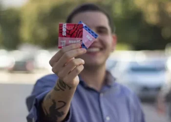 ‘TEX’, nova camisinha texturizada do SUS, é aposta para estimular uso de preservativos