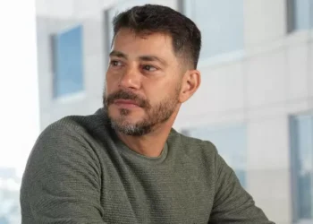 Evaristo Costa expõe momentos desconfortáveis por causa de doença