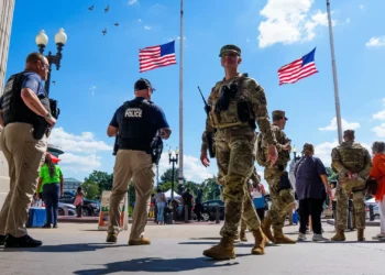 “Vamos entrar”: Trump ameaça enviar tropas para Chicago