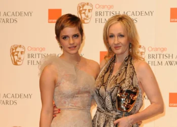 J.K Rowling alfineta Emma Watson após declaração de atriz