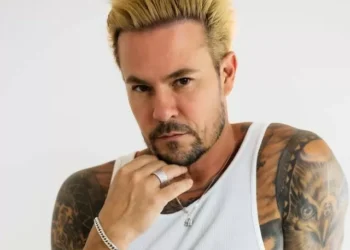 Paulo Vilhena aparece caracterizado como Gugu Liberato; confira