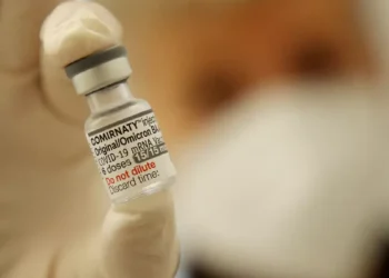 Vacina da covid-19 pode potencializar tratamento de câncer e aumentar sobrevida, sugere estudo