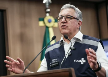 Casos suspeitos de intoxicação por metanol sobem para 127, diz Ministro da Saúde