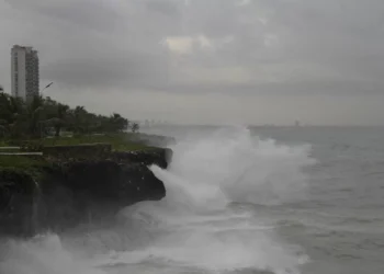Jamaica em alerta máximo com chegada de furacão de categoria 5