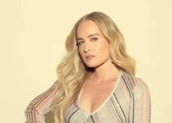 Angélica mostra indignação com motivo de término de namoro do filho