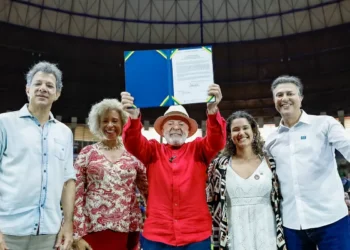 Governo anuncia investimento de R$ 108 milhões em cursinhos populares