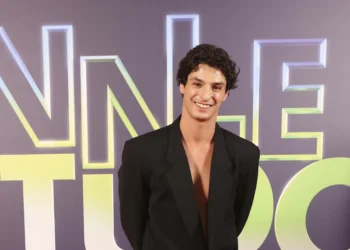 ‘Darwin’: Manuela Dias deu pista a sumiço de Pedro Waddington em Vale Tudo