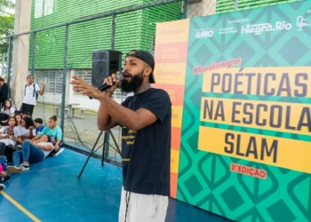 Projeto leva batalha de poesias a escolas públicas do Rio de Janeiro