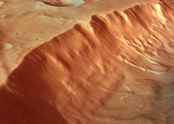 Sonda em Marte captura imagens inéditas de canais formados por água; confira vídeo