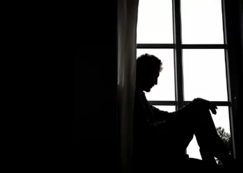 Solidão e falta de relações sociais associadas a 870 mil mortes prematuras por ano