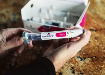 Quem pode prescrever Mounjaro? Nova regra da Anvisa abre margem para controvérsia