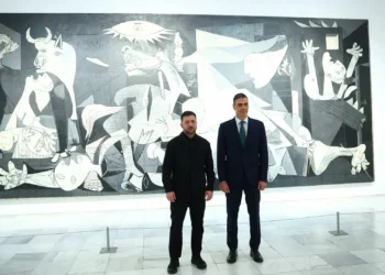 Espanha ajuda Ucrânia com 817 milhões, Zelensky visita “Guernica” de Picasso