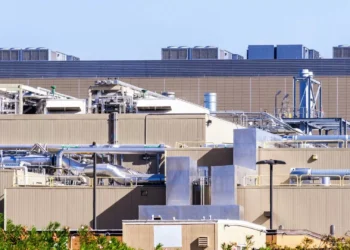 Corrida por IA expõe gargalo na cadeia de construção de Data Centers, diz pesquisa