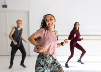 Como o cérebro reage à dança? Cientistas explicam a ação do ritmo na mente