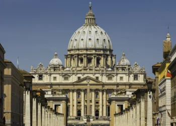 O compromisso que escritora feminista arrancou de liderança do Vaticano