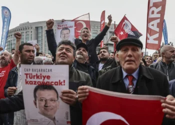 Autarca rival de Erdogan arrisca mais de dois mil anos de prisão