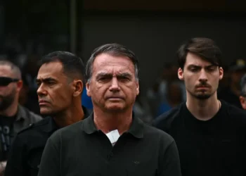 Mulher de Bolsonaro diz que cirurgia a ex-Presidente brasileiro foi “bem-sucedida”