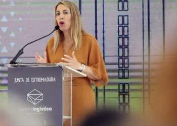 Direita ganha na Extremadura, extrema-direita duplica e PSOE tem derrota histórica