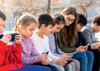 O impacto do banimento das redes para menores de 16 anos na Austrália