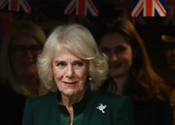 Rainha Camilla revela agressão sexual nos anos 1960 e apela ao combate à violência doméstica