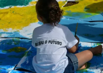 Desigualdades sociais dificultam acesso à educação infantil no Brasil