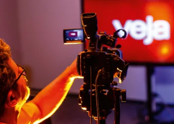 Canal de TV VEJA+ passa a ser transmitido também no site de VEJA