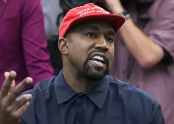 Kanye West faz pedido público de desculpa por ações que “destruíram a sua vida”