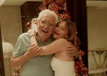 Neta de Carlos Alberto de Nóbrega revela diagnóstico grave aos 24 anos