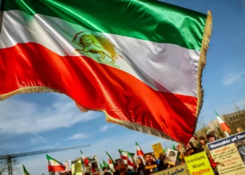 Regulador europeu alerta companhias aéreas para não sobrevoar espaço aéreo do Irão