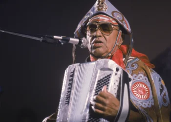 Luiz Gonzaga é homenageado com disco inédito gravado por orquestra