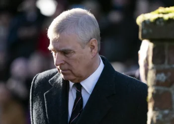 O que se sabe sobre a detenção de André, irmão do rei Carlos III?