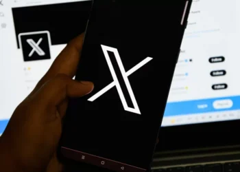 Algoritmo do X pode favorecer conteúdo político conservador, aponta estudo
